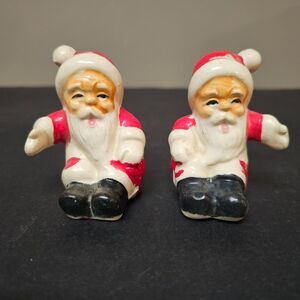 Santa Claus Salt & Pepper Shaker Set, Vintage Ceramic Japan Red White 3"